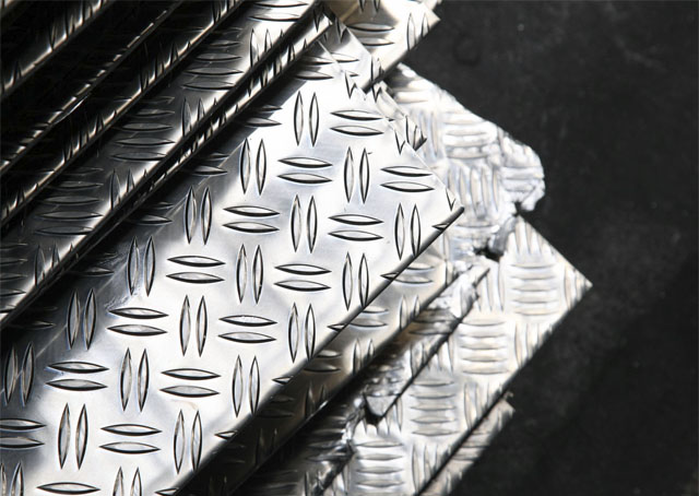 Алюминиевый рифленый лист Дуэт 4х1200х3000 АМг2Н2Р